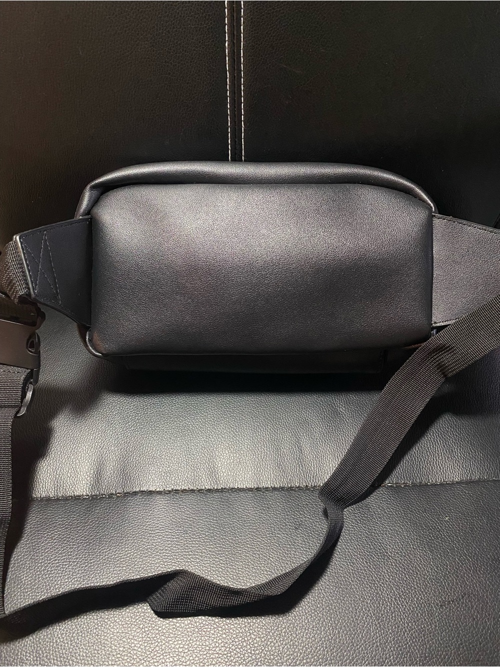 NEW🎉 BOSS Embossed Black Leather Belt Bag Fanny Pack - Picture 5 of 9